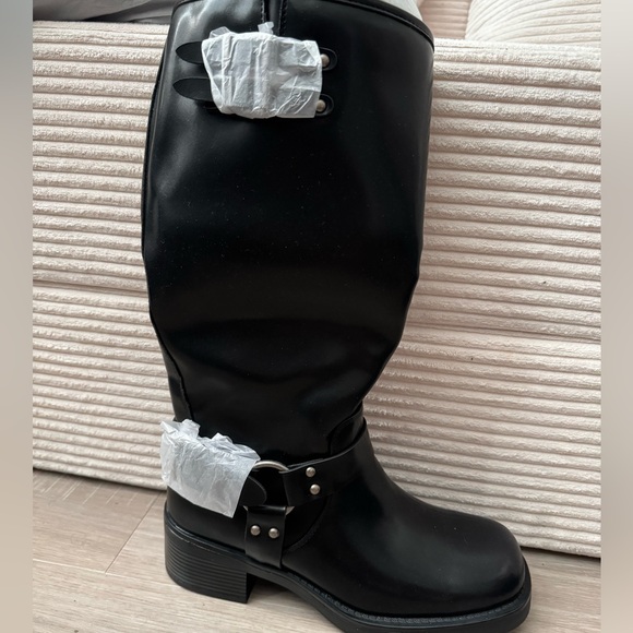 Amazon Boots - Picture 5 of 6